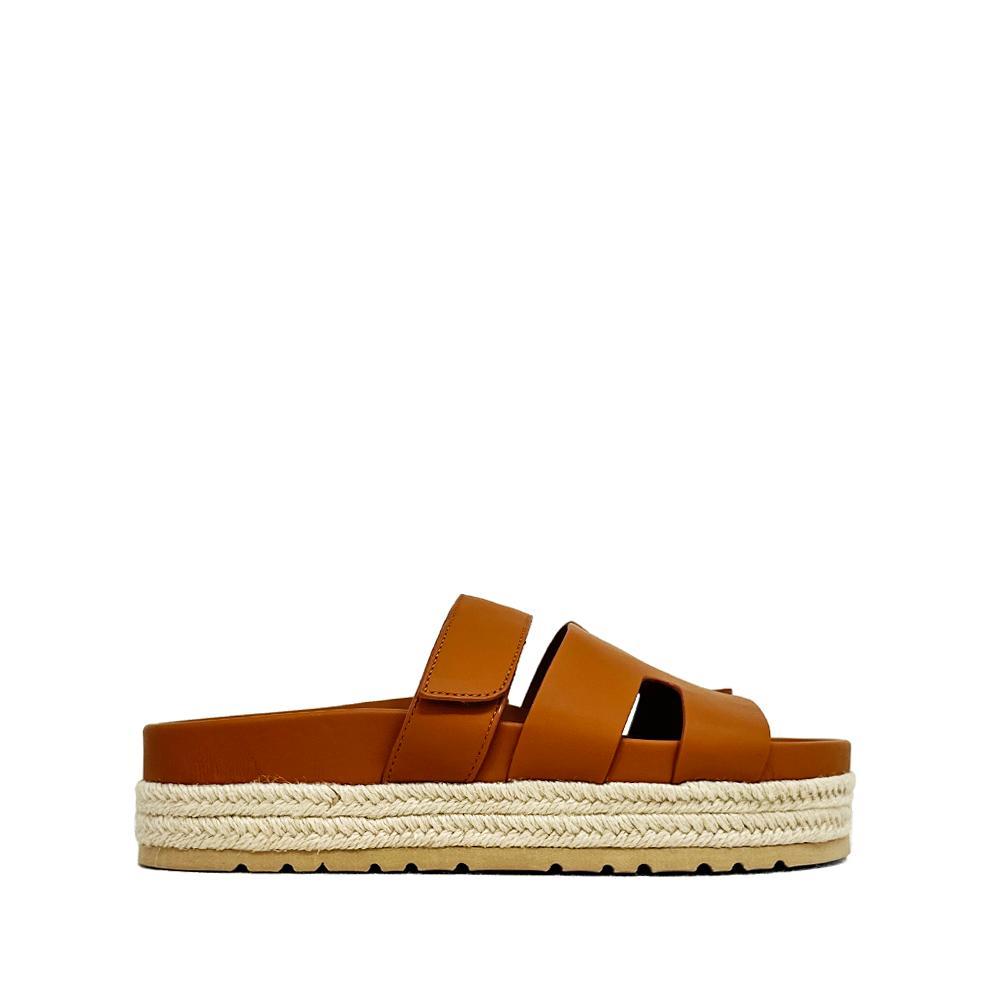 Izzy Sandal