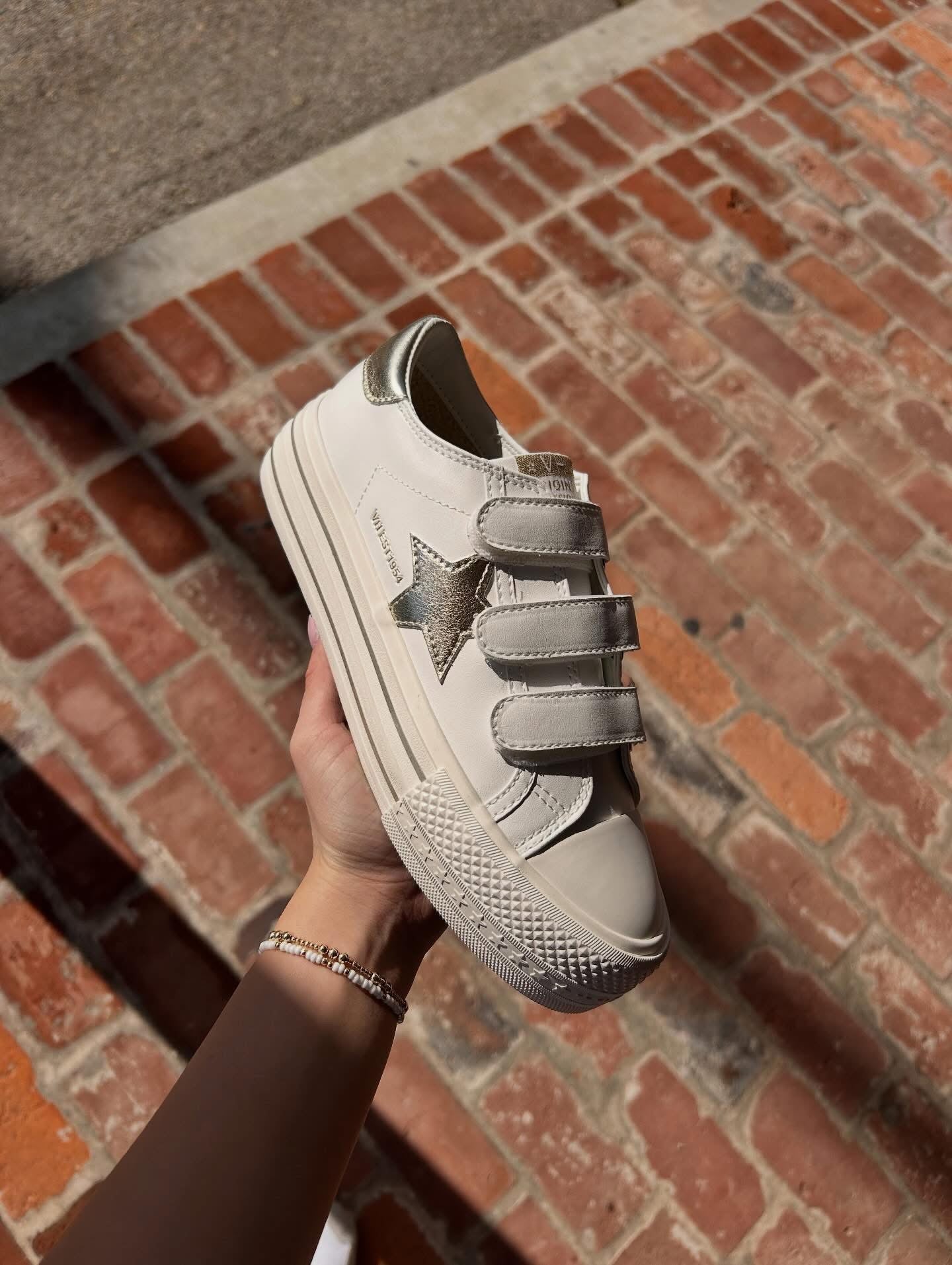 Retro 5 Sneaker