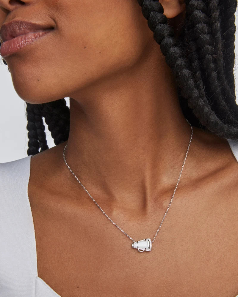 Cheer Short Pendant Necklace